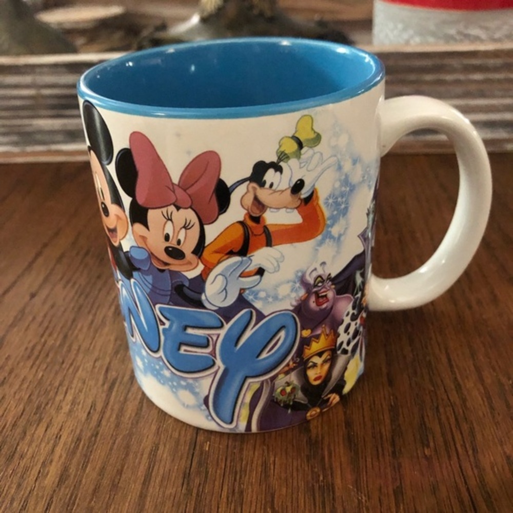 Jerry Leigh Disney Mug Micky Minnie and many more